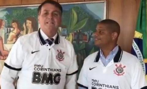 Corinthianos se revoltam com Marcelinho após Bolsonaro usar camisa do clube