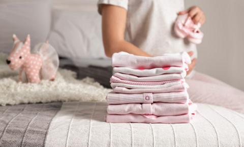 Conheça os principais cuidados na hora de higienizar o enxoval do bebê
