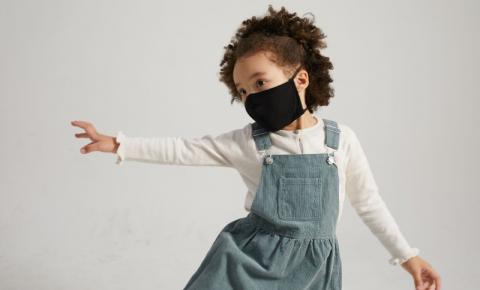 Empresa lança linha infantil de máscaras com tecido antiviral 