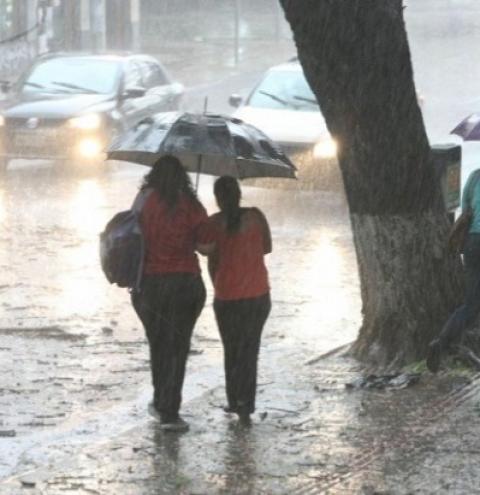 Defesa Civil alerta para chuvas e tempestades entre quarta e sexta-feira